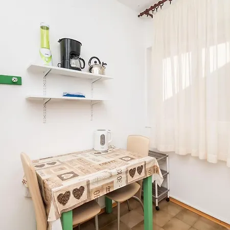Neda Apartment Grebastica