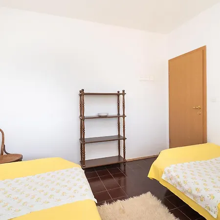 Neda Apartment *