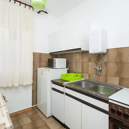Neda Apartment *