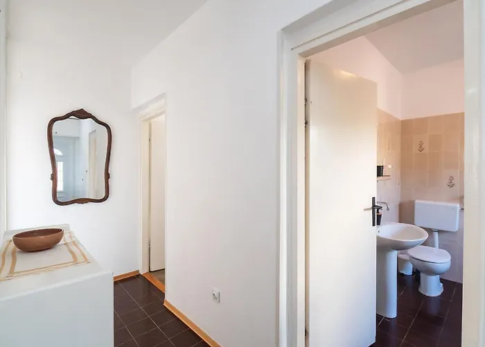 Neda Apartment Grebastica